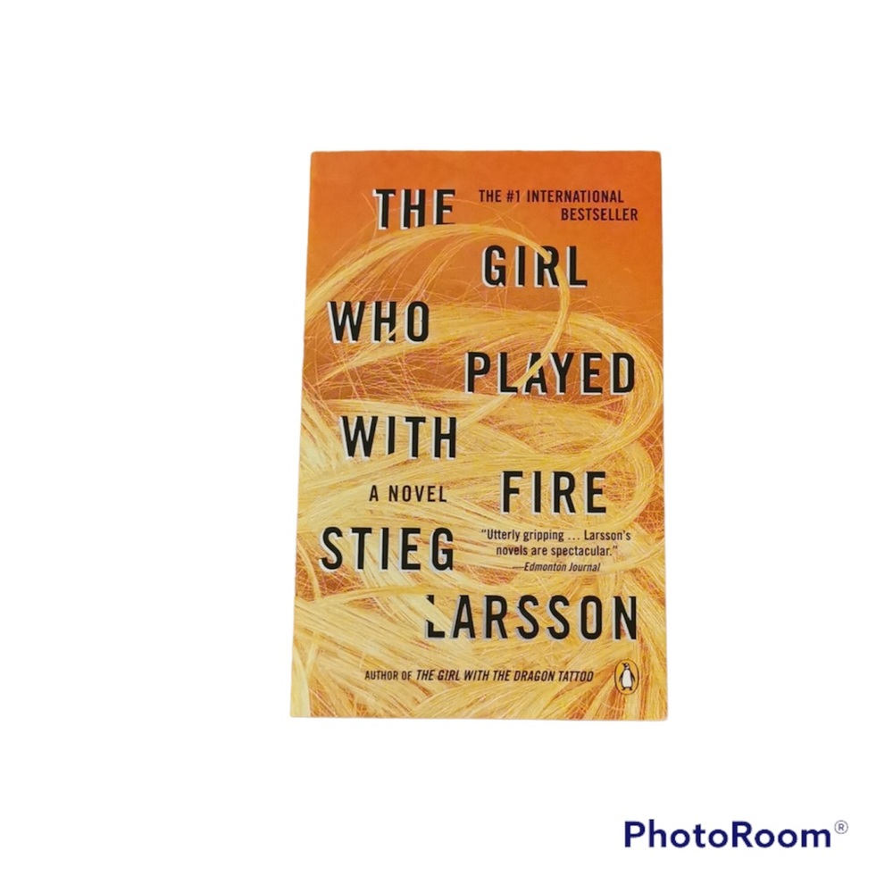 💚 FREE with any purchase ⭐️ The Girl Who Played With Fire